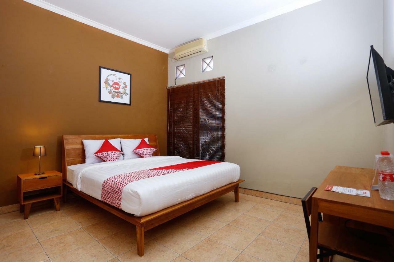 Oyo 1072 Kampung Condro Wulan Guesthouse Maguwo Exterior foto