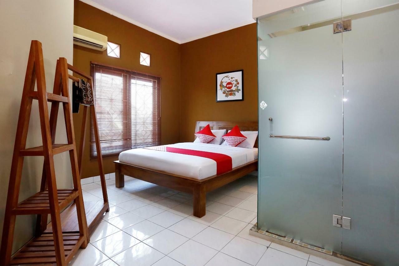 Oyo 1072 Kampung Condro Wulan Guesthouse Maguwo Exterior foto