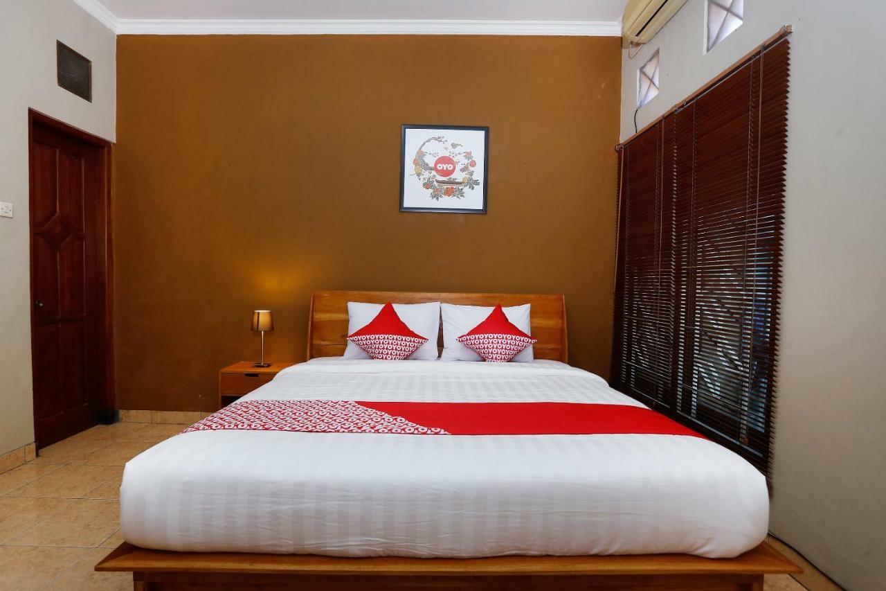 Oyo 1072 Kampung Condro Wulan Guesthouse Maguwo Exterior foto